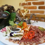 Weingut Buschenschank Schneiderannerl Couette-café 3*