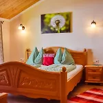 Weingut Buschenschank Schneiderannerl 3*
