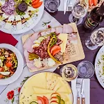 Weingut Buschenschank Schneiderannerl Couette-café Gleinstätten