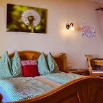Weingut Buschenschank Schneiderannerl Couette-café Gleinstätten