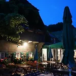 Weingut Buschenschank Schneiderannerl 3*