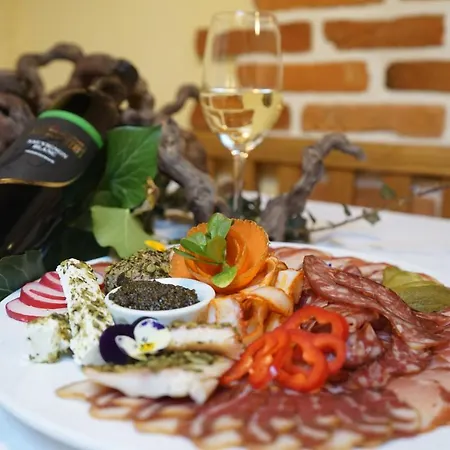 Weingut Buschenschank Schneiderannerl Bed and Breakfast 3*