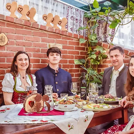 Bed & Breakfast Weingut Buschenschank Schneiderannerl 3*