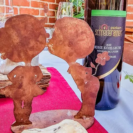 Oda ve Kahvaltı Weingut Buschenschank Schneiderannerl Gleinstätten