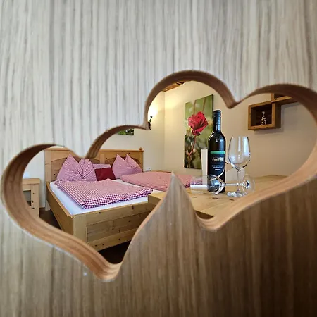 Weingut Buschenschank Schneiderannerl Bed & Breakfast