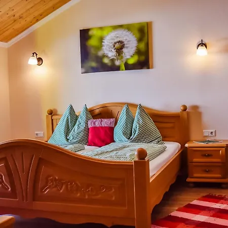 Weingut Buschenschank Schneiderannerl Bed and Breakfast Gleinstätten