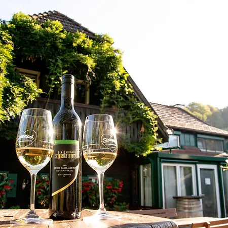 Weingut Buschenschank Schneiderannerl 3*
