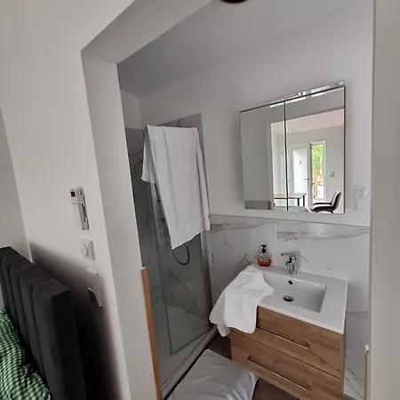 Oda ve Kahvaltı Weingut Buschenschank Schneiderannerl Gleinstätten