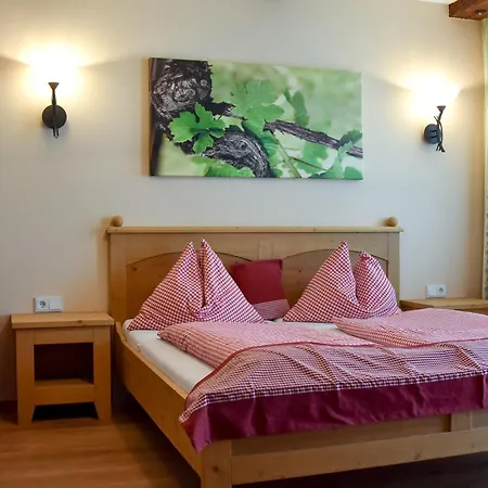 فندق مبيت وإفطار Weingut Buschenschank Schneiderannerl 3*