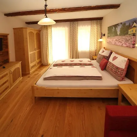 Weingut Buschenschank Schneiderannerl 3*