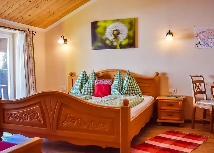 Weingut Buschenschank Schneiderannerl 3*