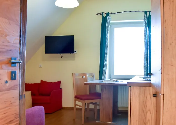 Weingut Buschenschank Schneiderannerl 3*