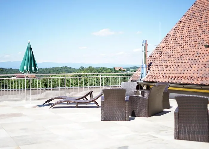 Weingut Buschenschank Schneiderannerl 3*